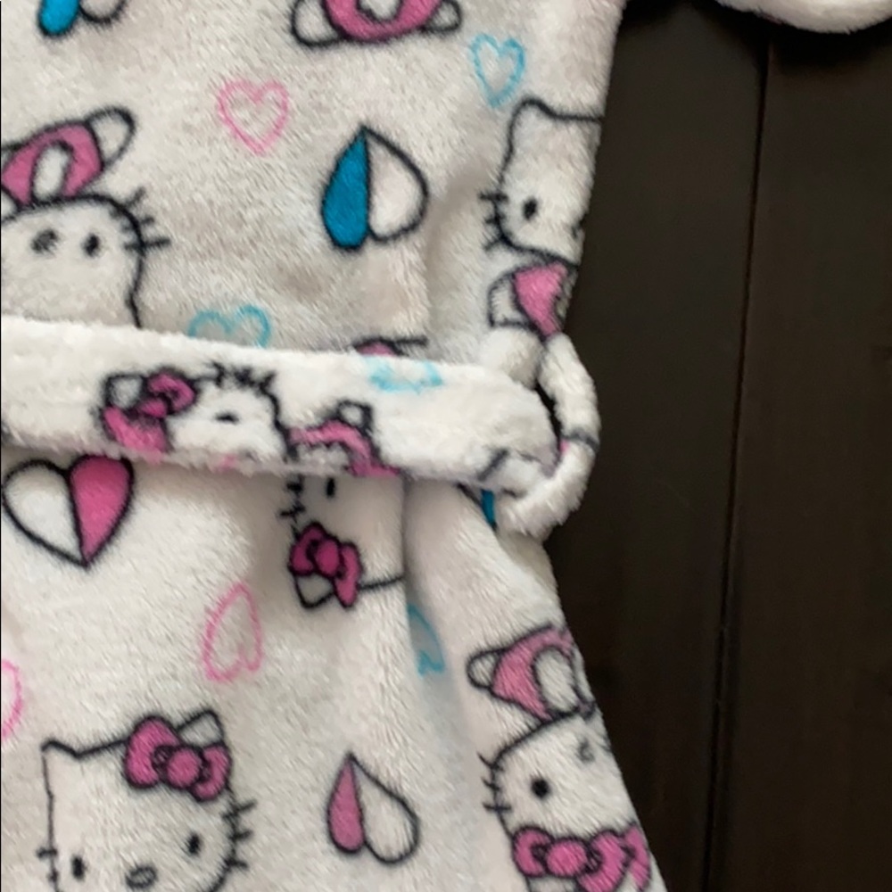 Hello Kitty Robe - Picture 10 of 11